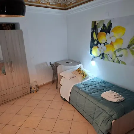 Le Lumìe L' antico Cortile Camere Con Cucina Privata With Private Kitchen-3